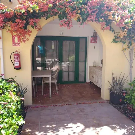 1-bed Sleeps 2 Sunbeds & Towels Apartment *