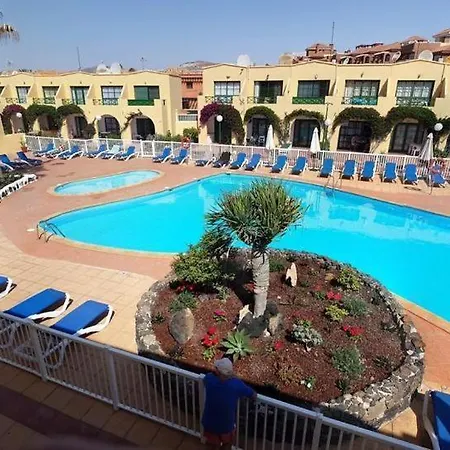1-bed Sleeps 2 Sunbeds & Towels Apartment *