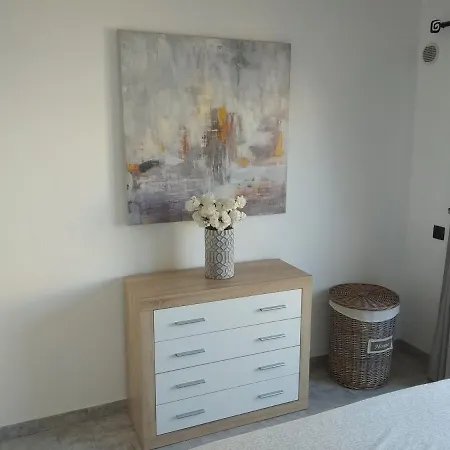 1-bed Sleeps 2 Sunbeds & Towels