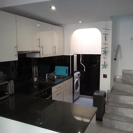 1-bed Sleeps 2 Sunbeds & Towels Appartement *