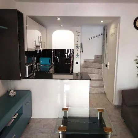 1-bed Sleeps 2 Sunbeds & Towels Caleta de Fuste