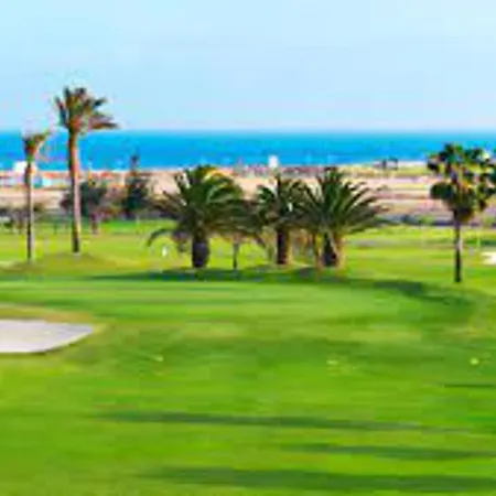 1-bed Sleeps 2 Sunbeds & Towels *