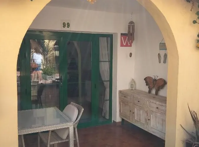 1-bed Sleeps 2 Sunbeds & Towels