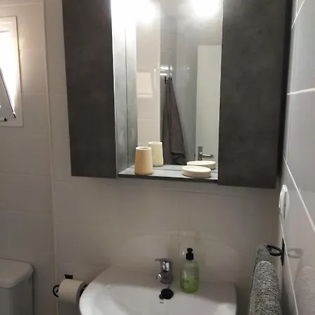 Daire 1-bed Sleeps 2 Sunbeds & Towels *