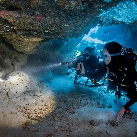 1-bed Sleeps 2 Sunbeds & Towels *